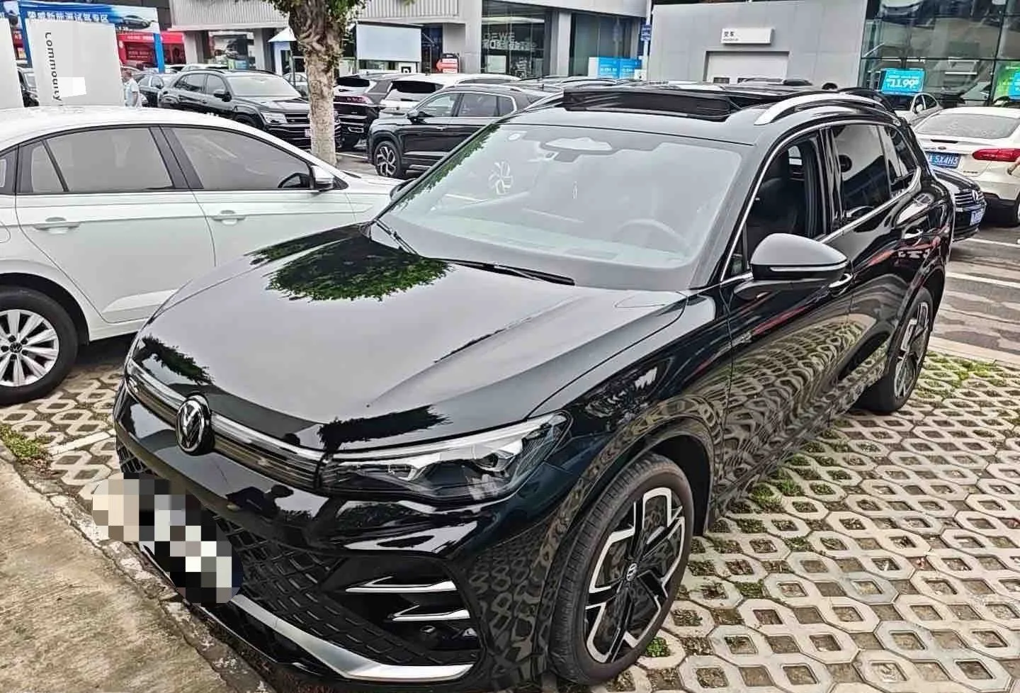 Volkswagen 2024 Tiguan L PRO 2.0TSI 380TSI AWD R-Line Smart Edition, Automatic Transmission