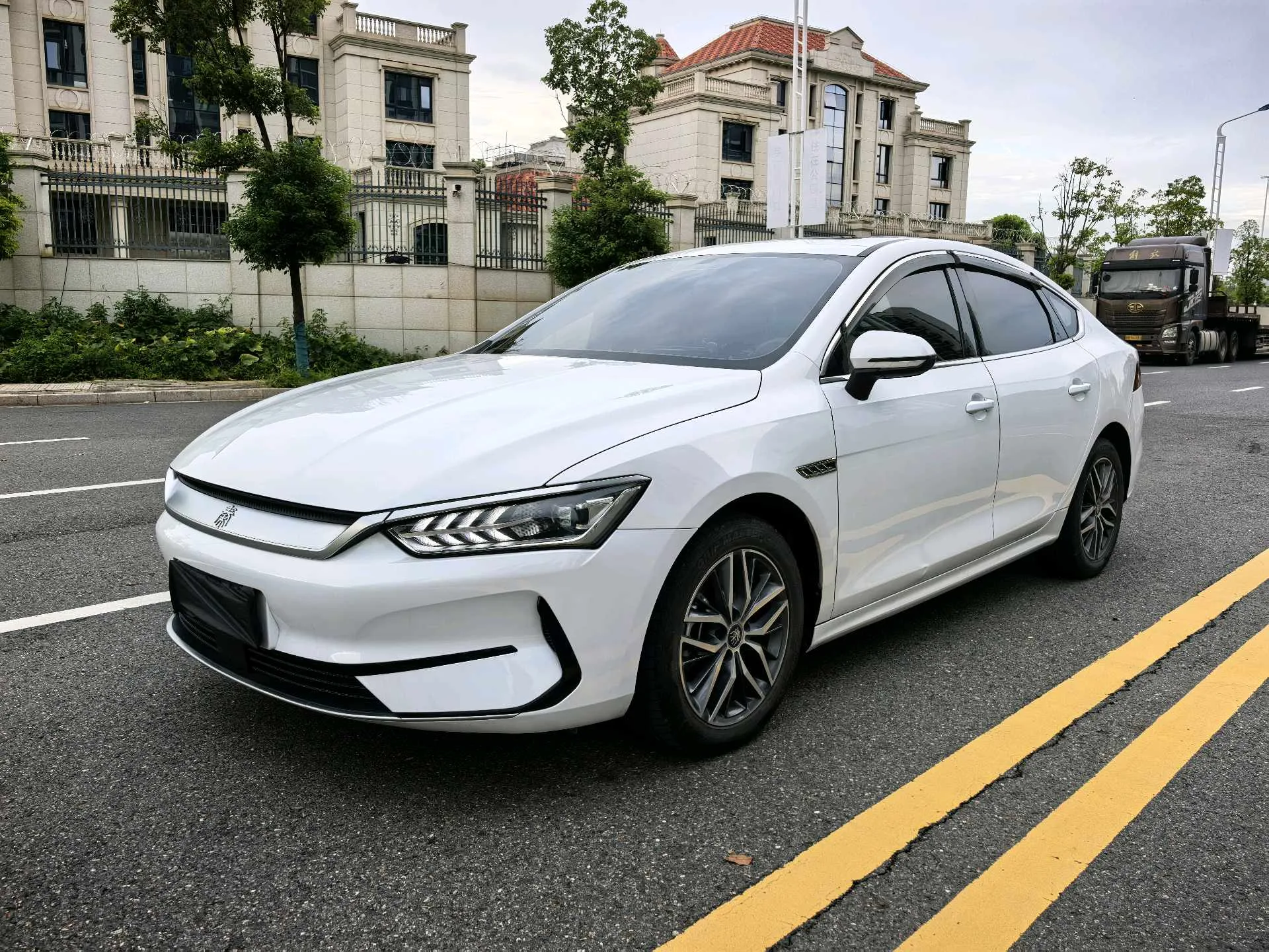 BYD 2021 Qin PLUS EV 500KM Commuter Edition, Automatic Transmission