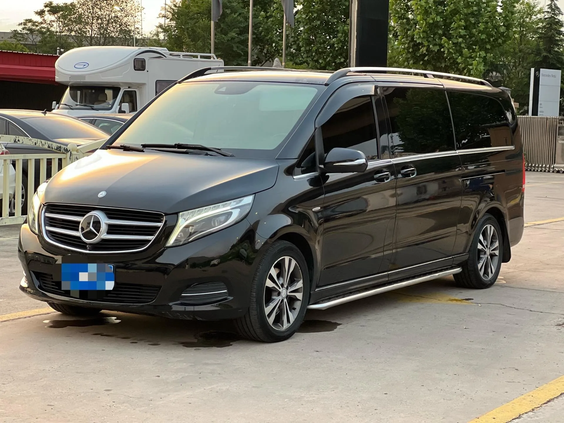 Mercedes-Benz V-Class 2017 V 260 L Limited Edition