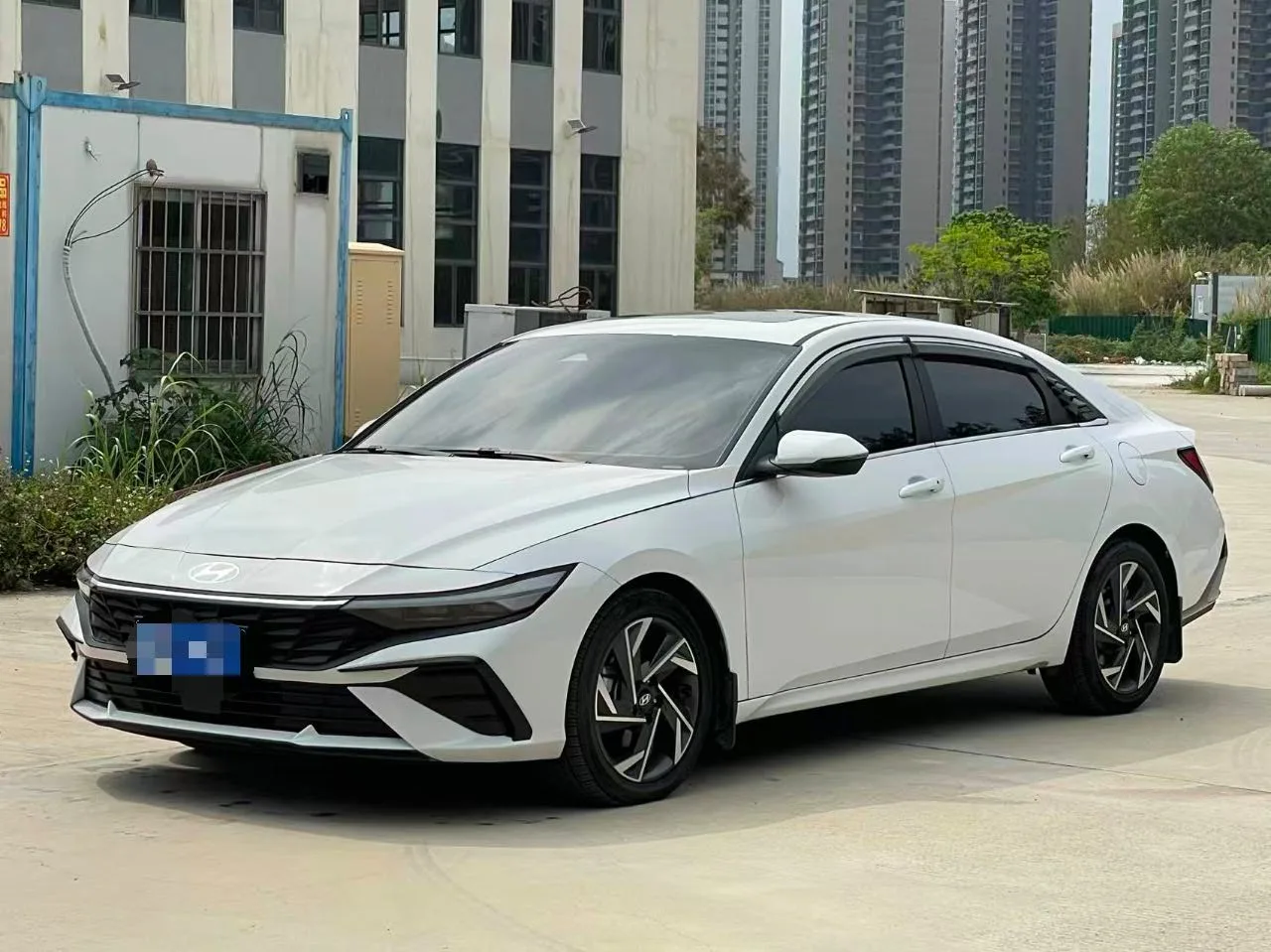 Hyundai Elantra 2022 1.5L CVT LUX Premium Edition