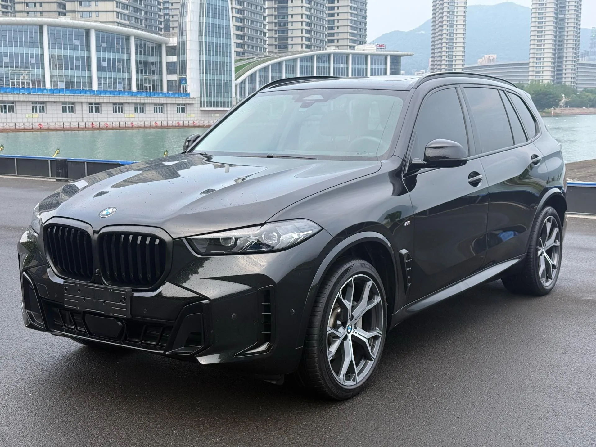 2023 BMW X5 xDrive30Li 48V 2.0T Luxury M Sport Shadow Edition Automatic