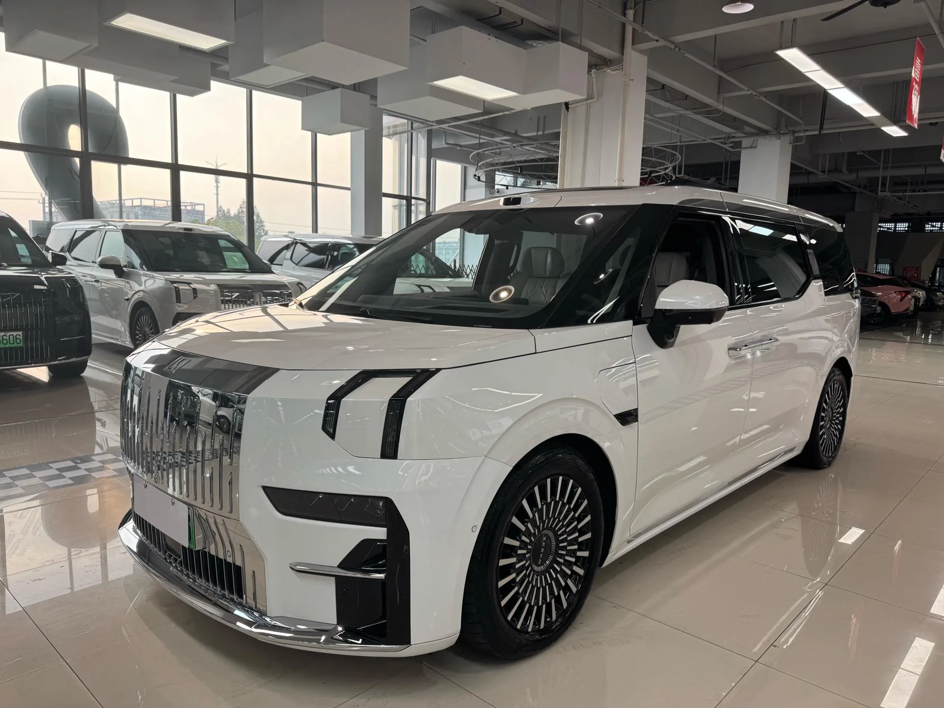 2024 Jike 009 Six-Seat Executive Edition AWD 108kWh Automatic