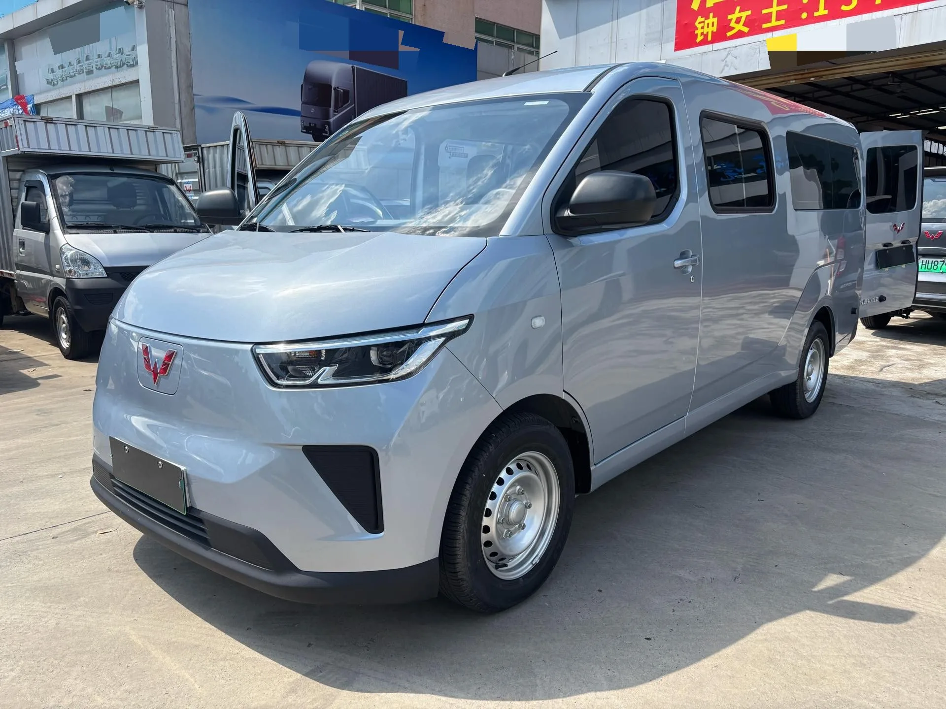 Wuling 2025 Yangguang 400km Bus Edition Comfort Trim, Automatic Transmission
