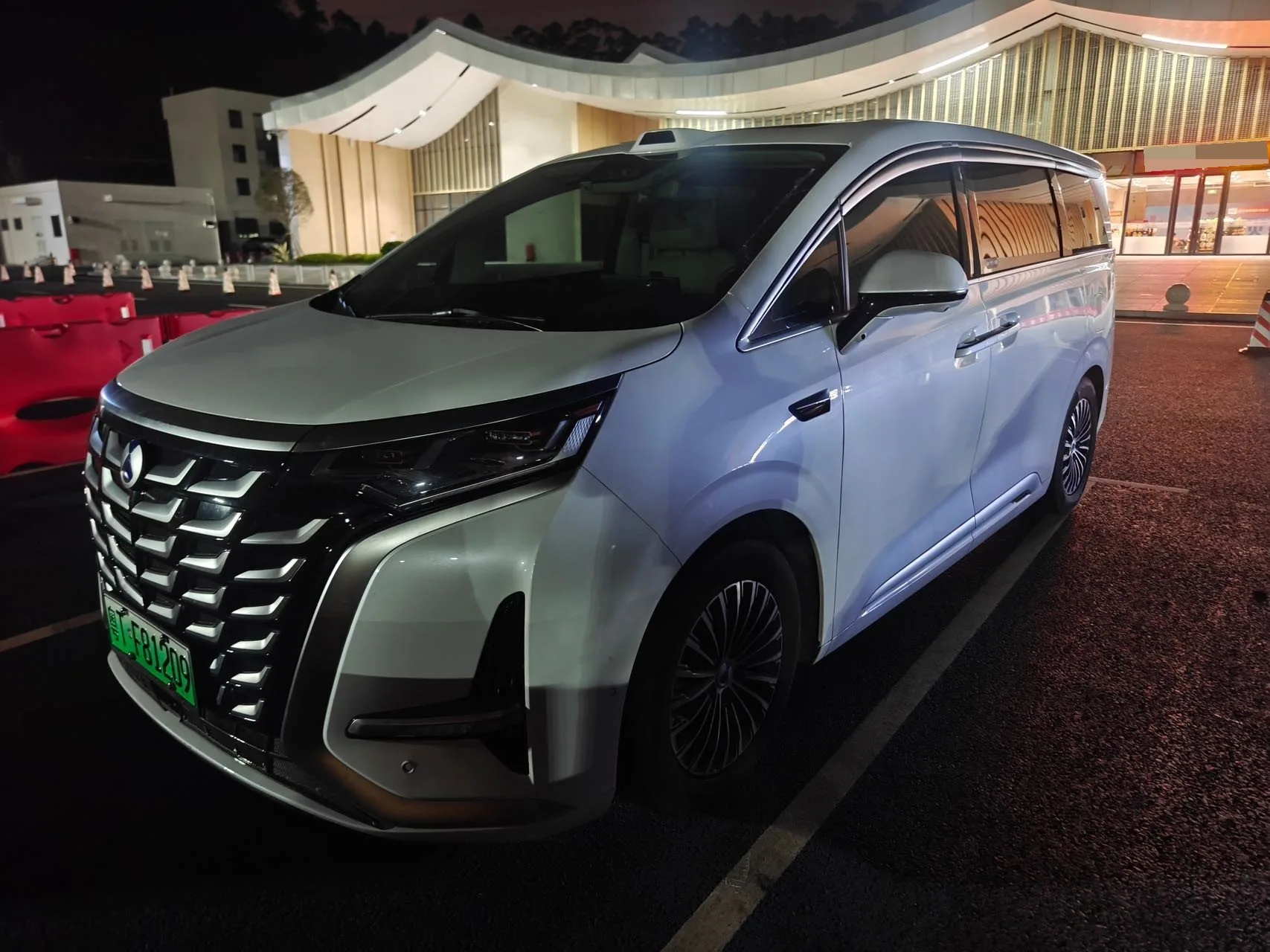 Denza 2025 Denza D9 DM-i 1.5T CVT Intelligent Driving Edition 1020 AWD Flagship Automatic