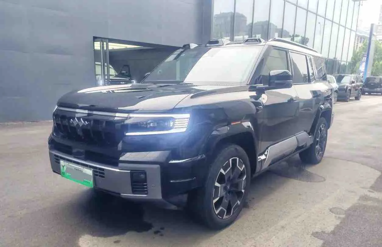 Formula Leopard 2025 Leopard 8 2.0T CVT Smart Flagship Edition 7-seater Automatic