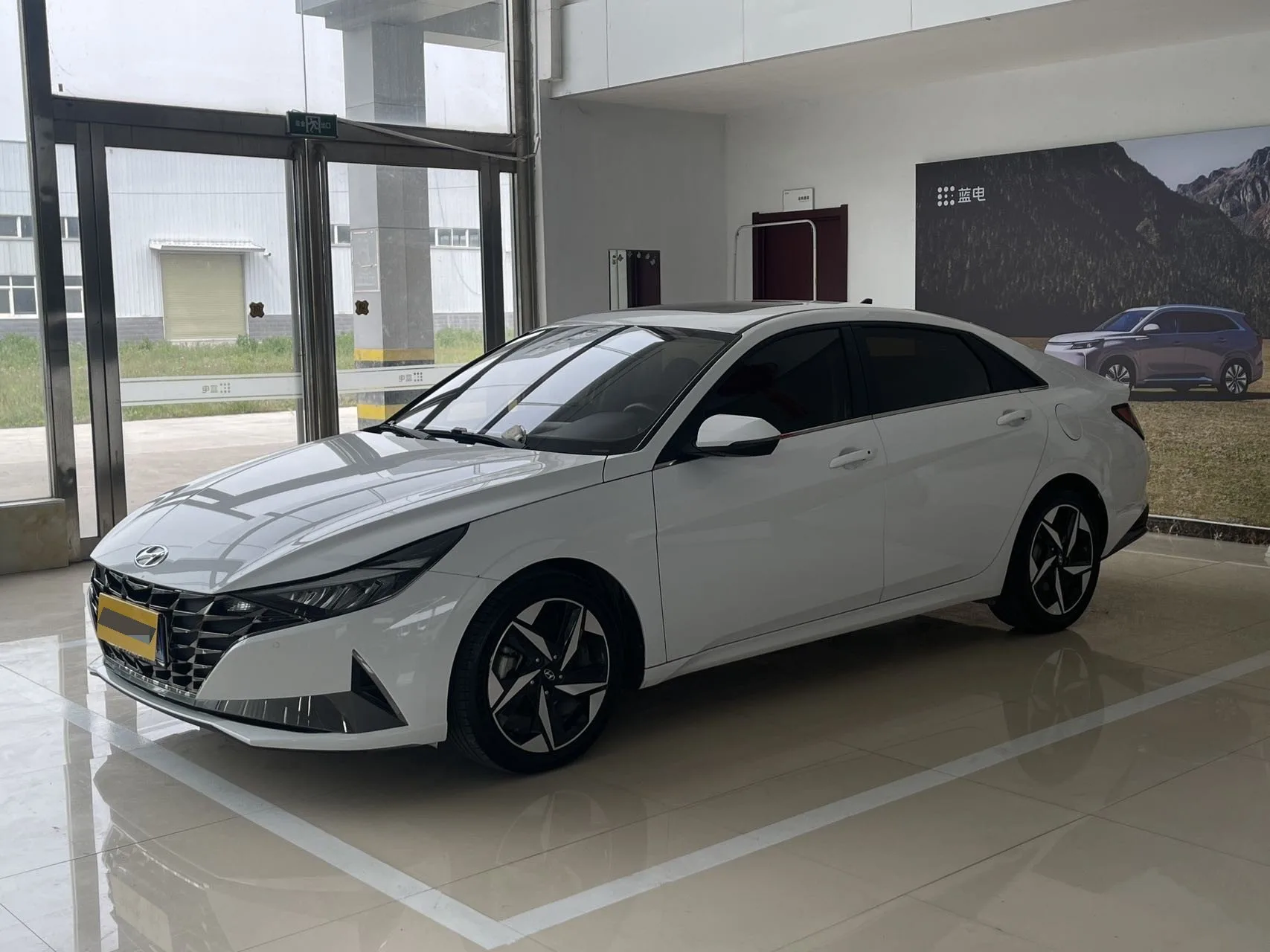 Hyundai Elantra 2022 1.5L CVT LUX Premium Edition
