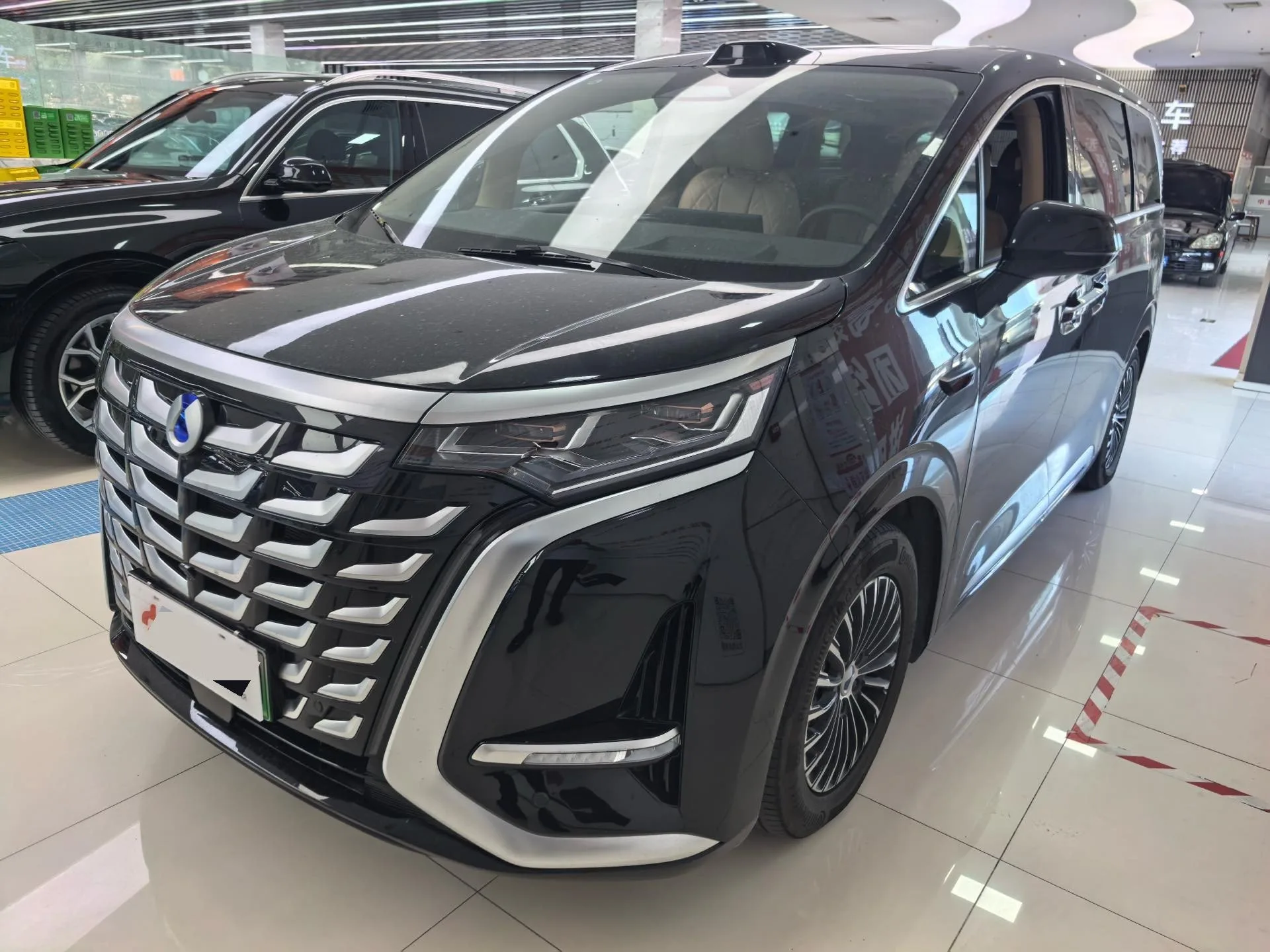 Denza 2025 Denza D9 DM-i 1.5T CVT Intelligent Driving Edition 1020 AWD Flagship Automatic