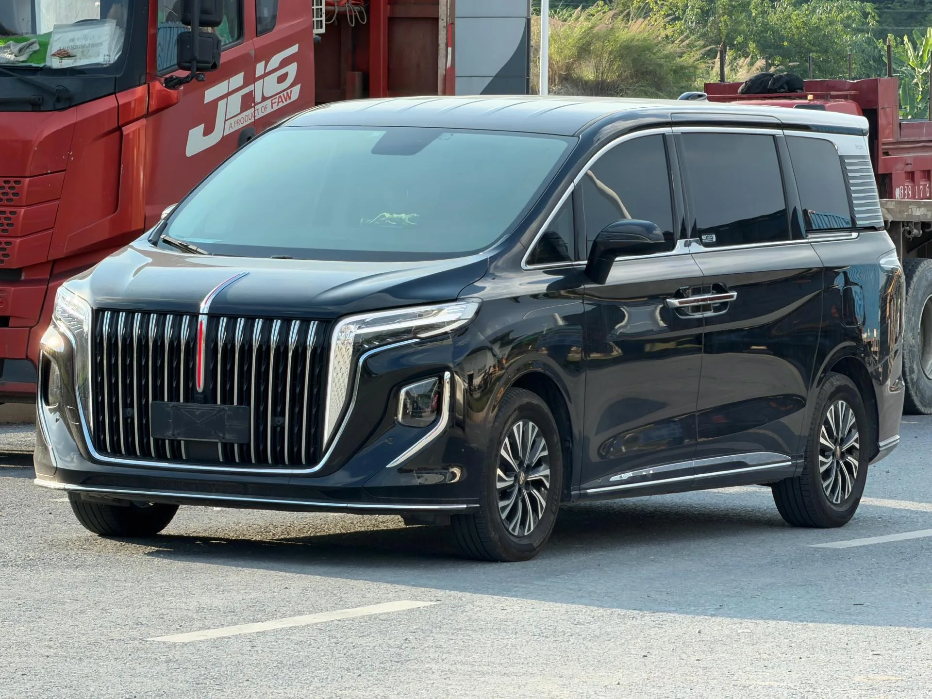 Hongqi HQ9 PHEV 2024 2.0T AWD Business Edition