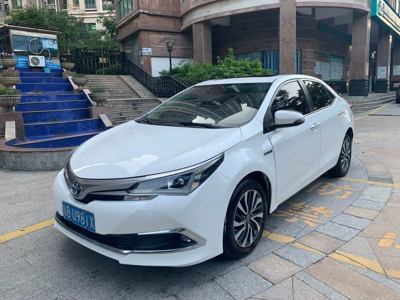 2017 Toyota Corolla Hybrid 1.8L E-CVT Leading Edition (Facelift)