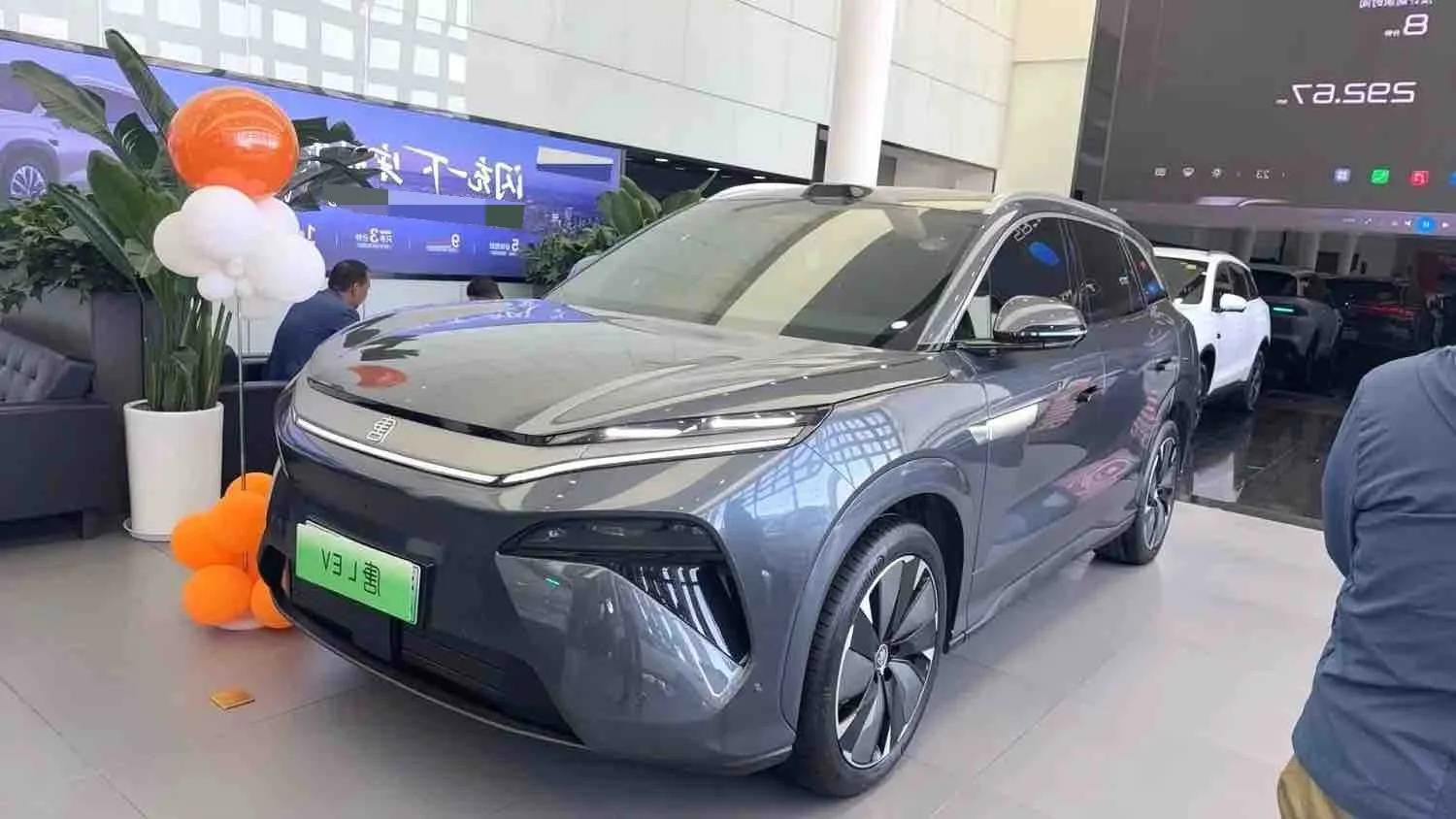 Tang L 2025 EV 600KM Four-Wheel Drive LiDAR Flagship Edition