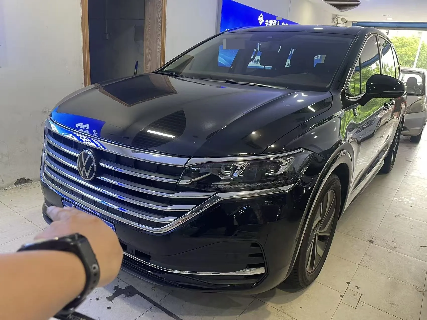 Volkswagen 2024 Viloran 2.0TSI 380TSI Premium Edition Automatic Transmission