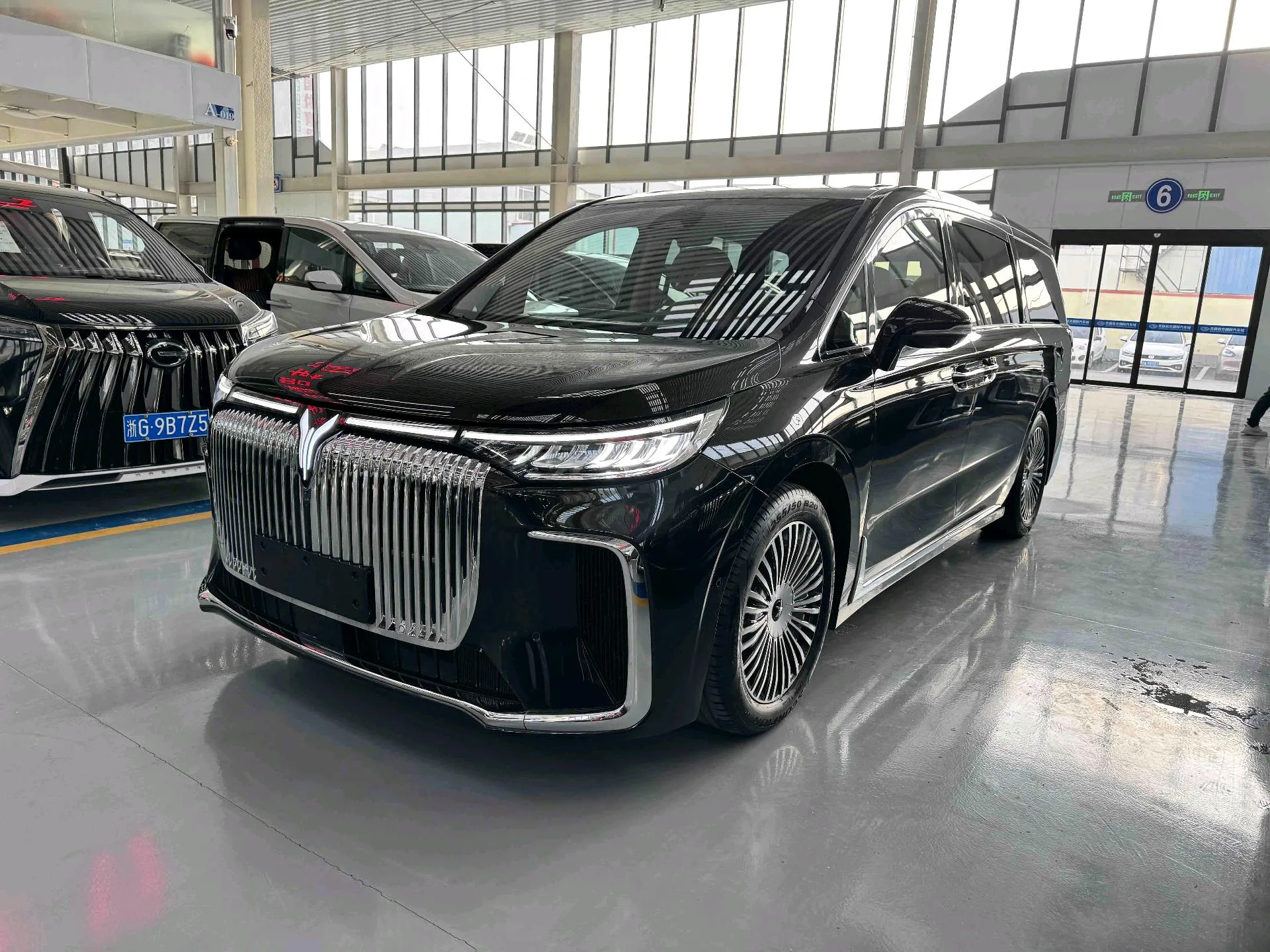 Lan图 2025 Dreamer PHEV 1.5T AWD Flagship Kunpeng Edition Automatic