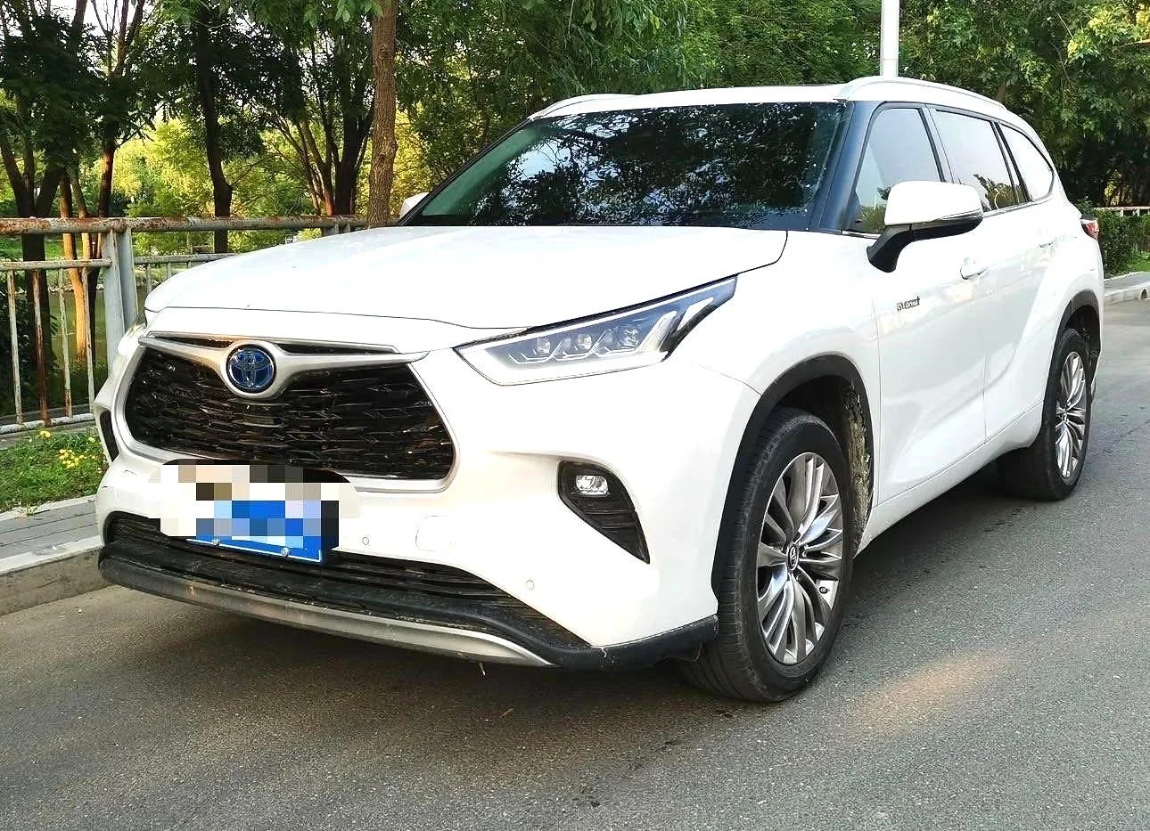 2022 Toyota Highlander Hybrid 2.5L AWD Premium 7-Seater