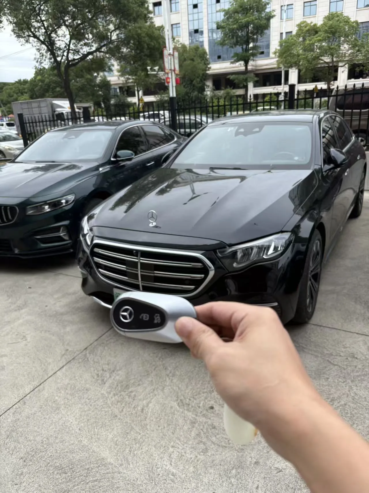 Mercedes-Benz E-Class PHEV 2024 E 350 e L 2.0T Automatic