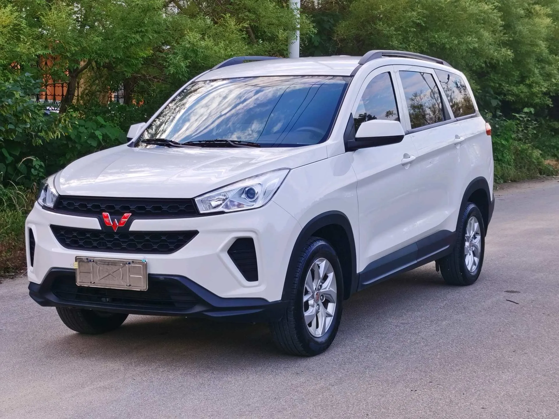 Wuling Hongguang S3 1.5 Comfort Manual Transmission (2019 Model)