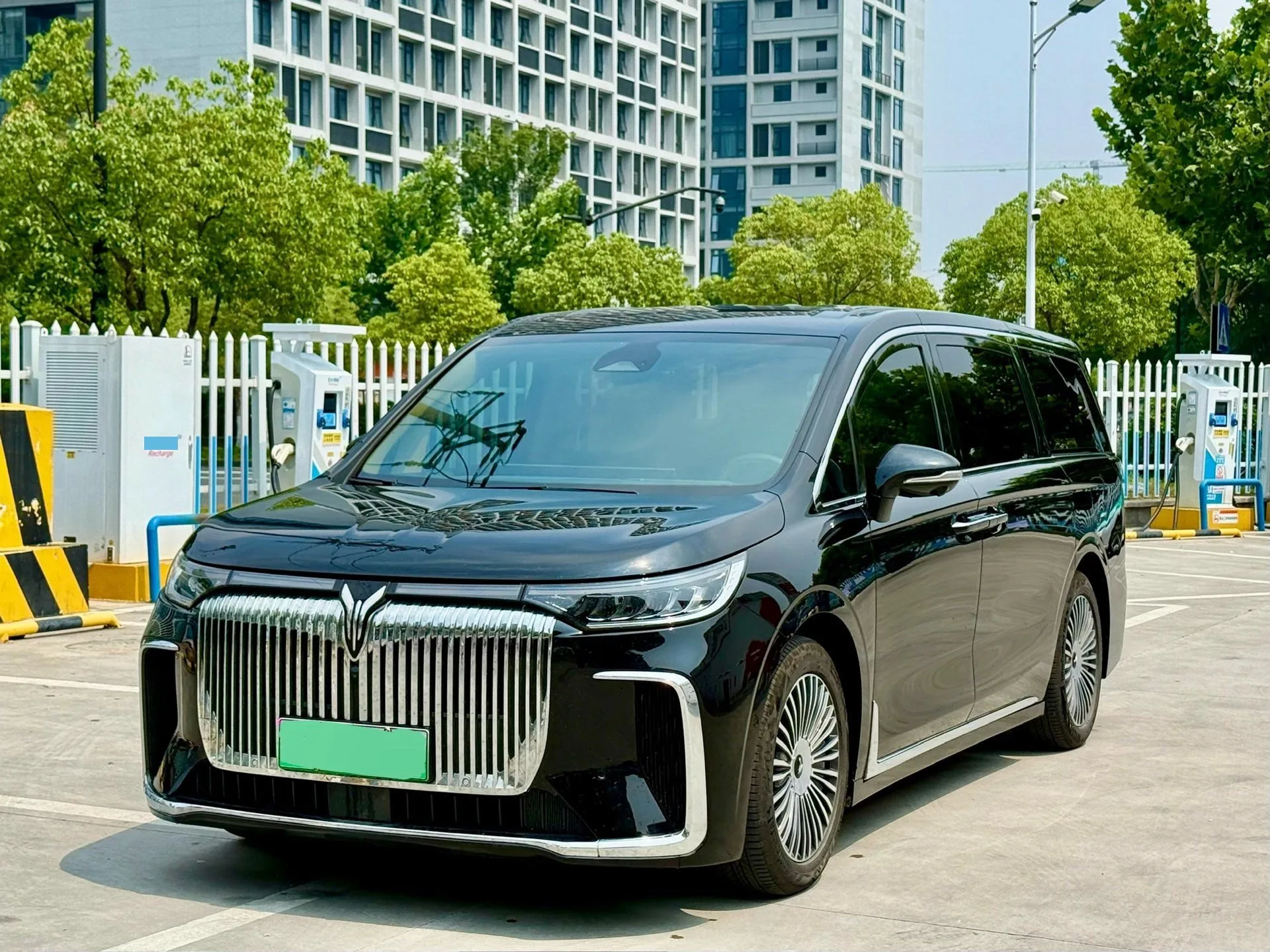 Voyah 2025 Dreamer PHEV 1.5T 4WD Premium Kunpeng Edition Automatic
