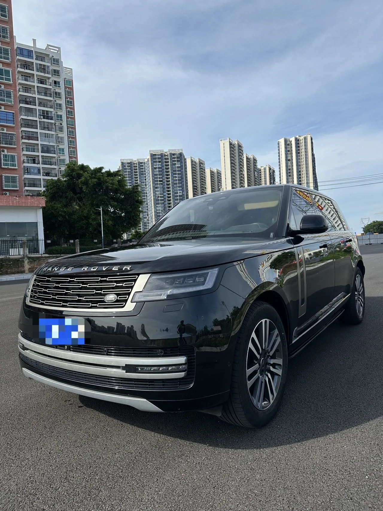 Land Rover Range Rover (Imported) 2022 Model Year Range Rover 48V 3.0T L6 400PS Grand Seven-Seater Extended Wheelbase Automatic Transmission