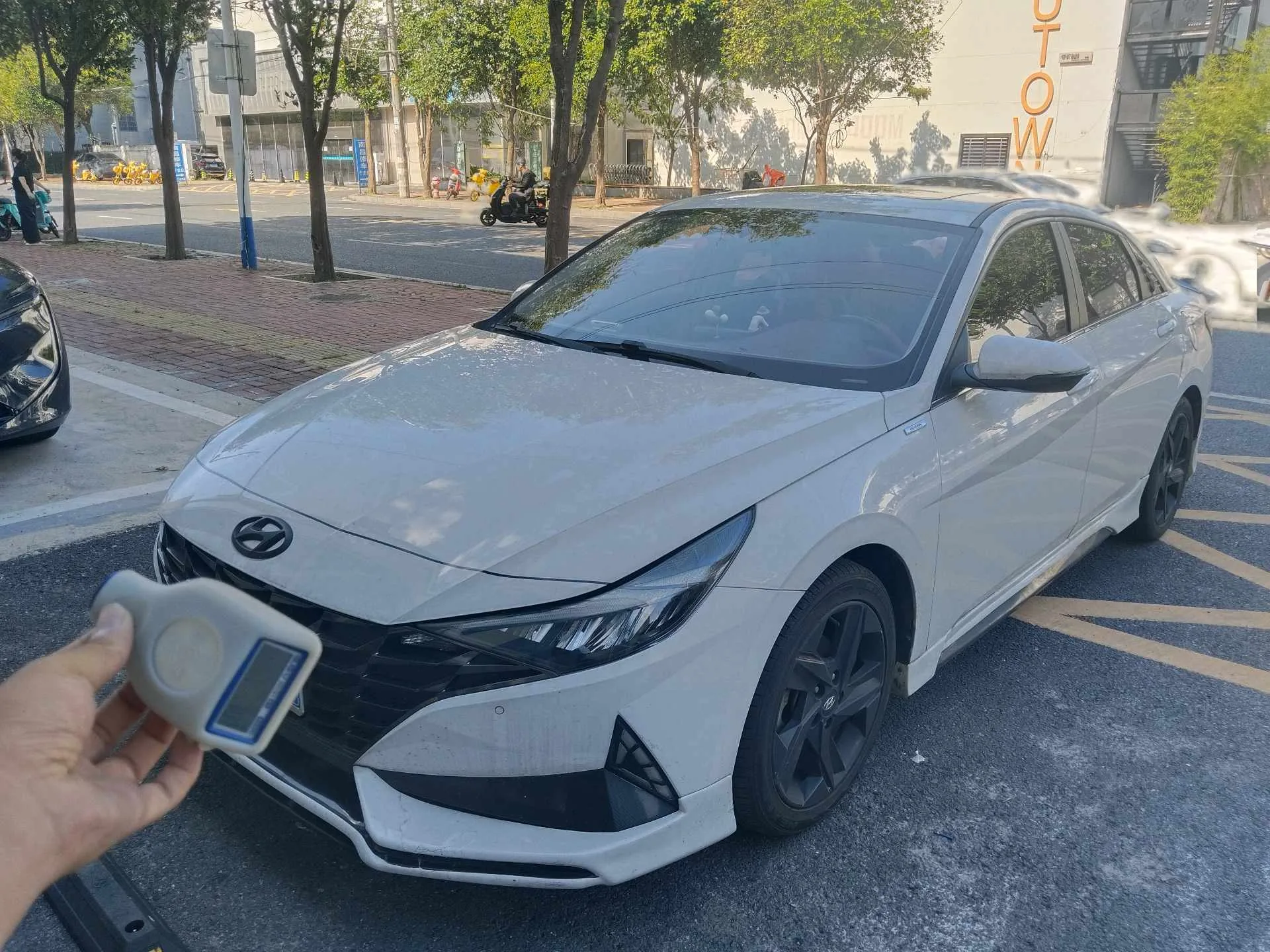 Hyundai Elantra 2021 1.5L CVT LUX Premium Edition