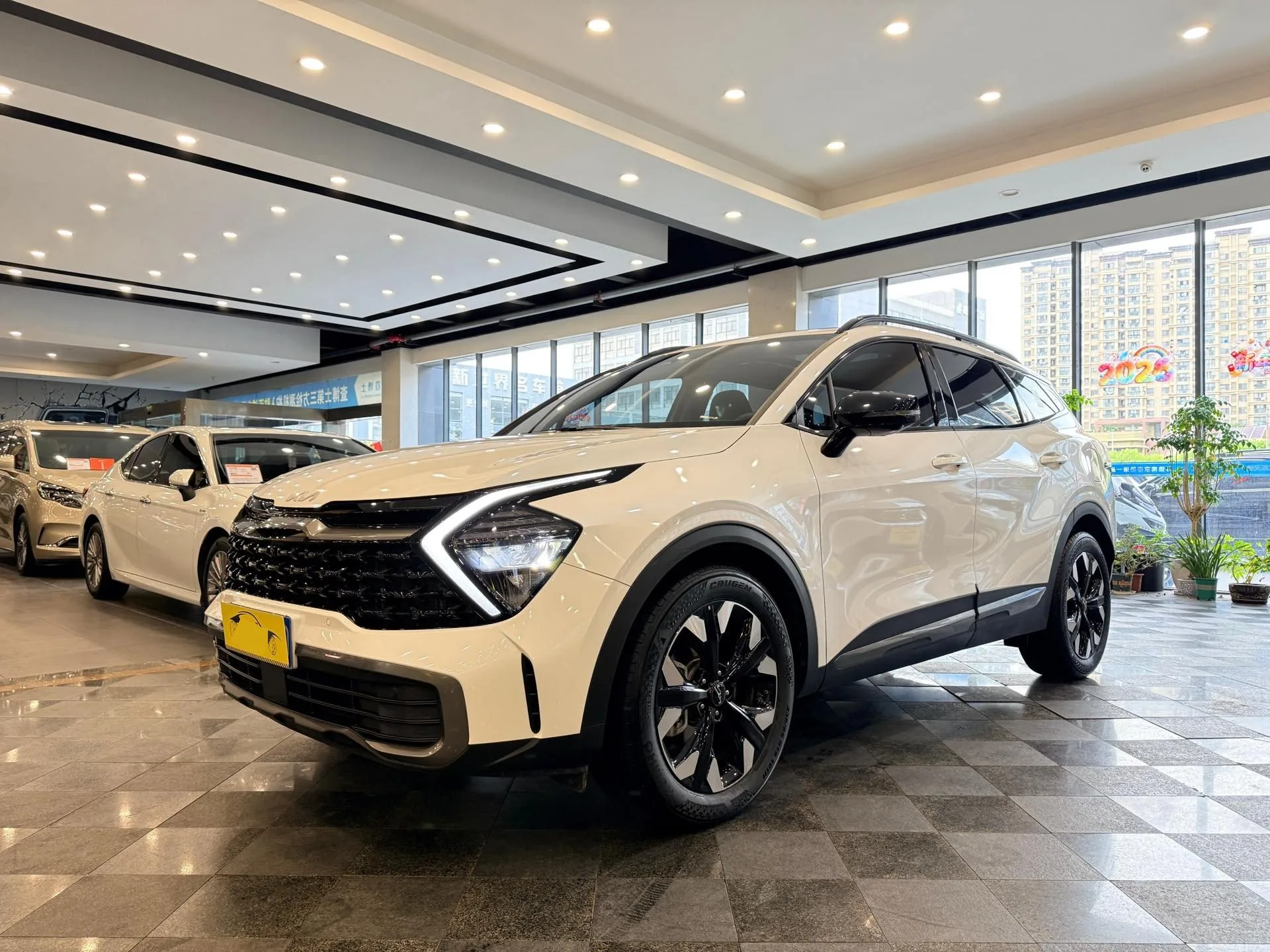 Lion Platinum Explorer 2023 2.0T FWD Premium Edition