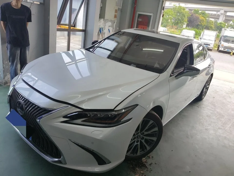 Lexus ES 2020 300h Premium Edition