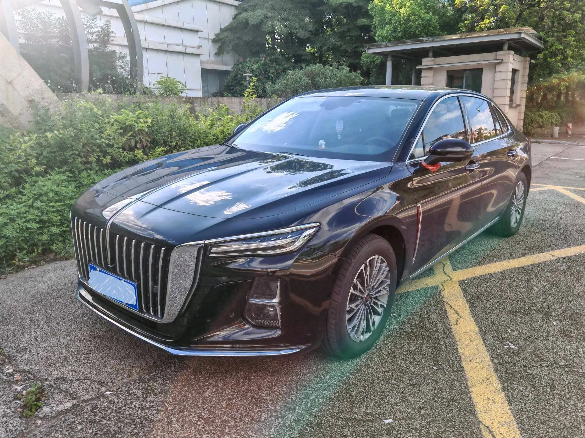Hongqi 2025 H5 HEV 1.5T Flagship Edition 500,000th Unit Commemorative Edition (Automatic Transmission)