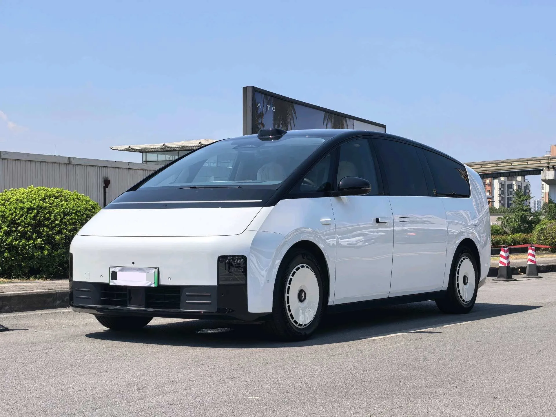 Li Auto MEGA 2024 Ultra