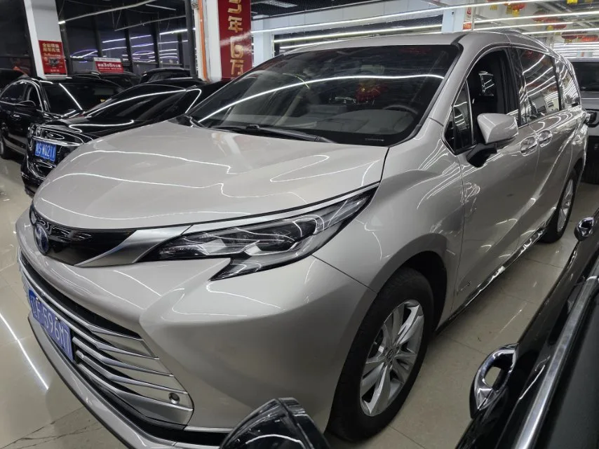 2021 Sienna 2.5L Hybrid Platinum Edition