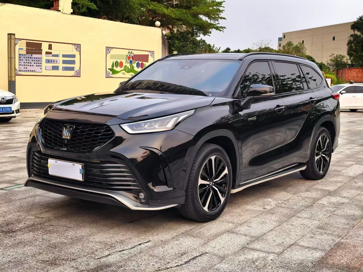 Crown Land Cruiser 2022 2.5L HEV 4WD Premium Edition