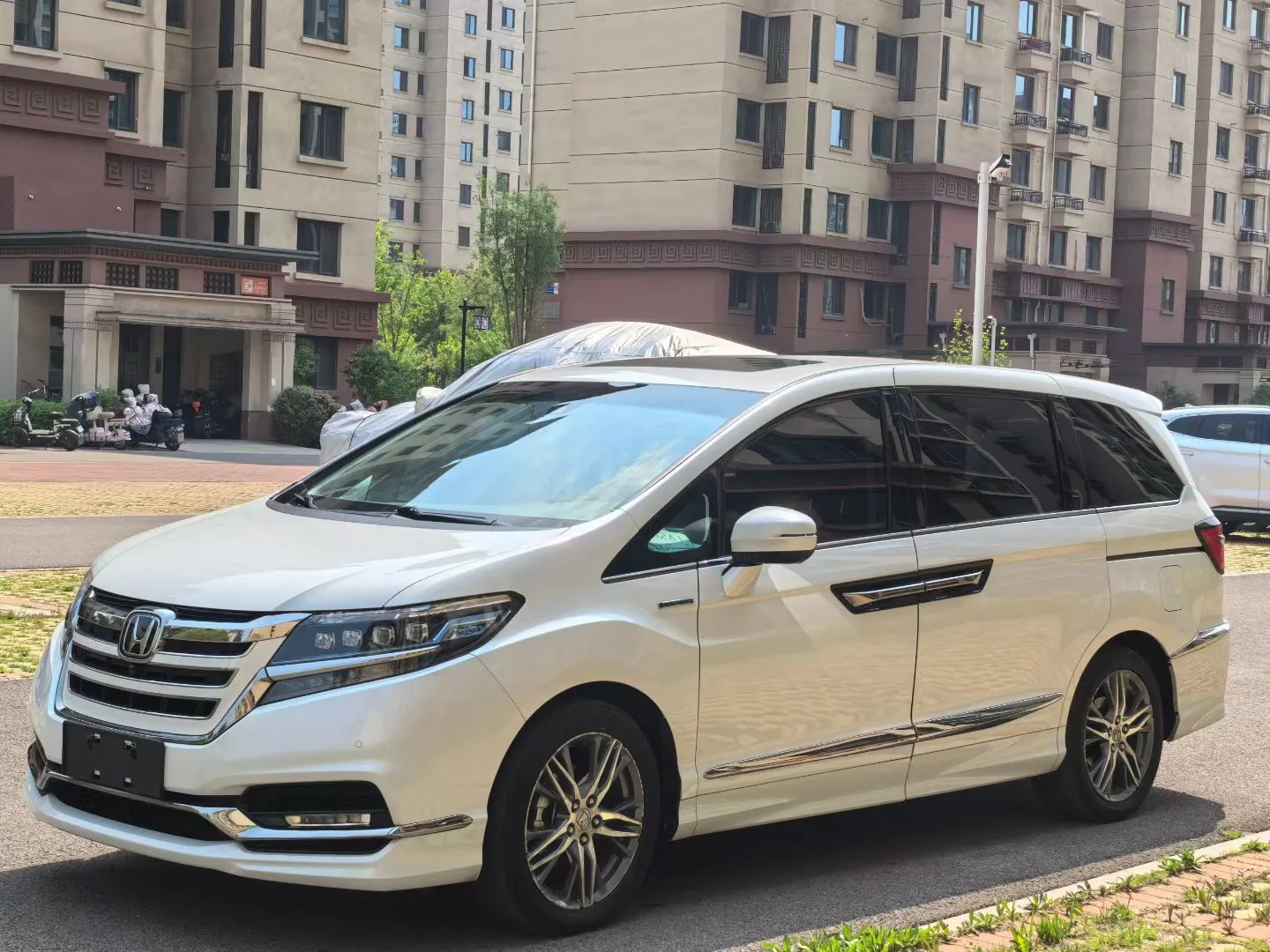Elysion 2019 2.0L Hybrid Supreme Edition