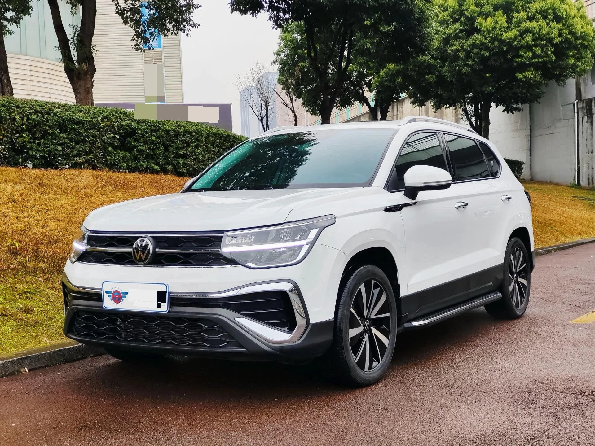Volkswagen 2023 Touareg 1.5TSI 300TSI Front-Wheel Drive "New Moon" Edition, Automatic Transmission