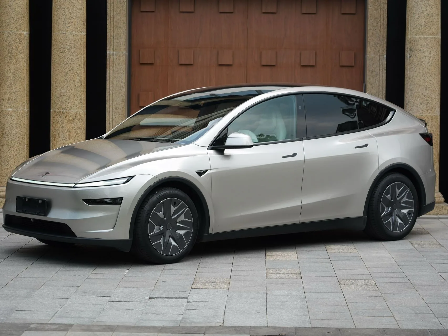 Tesla 2025 Model Y L Long Range All-Wheel Drive Automatic
