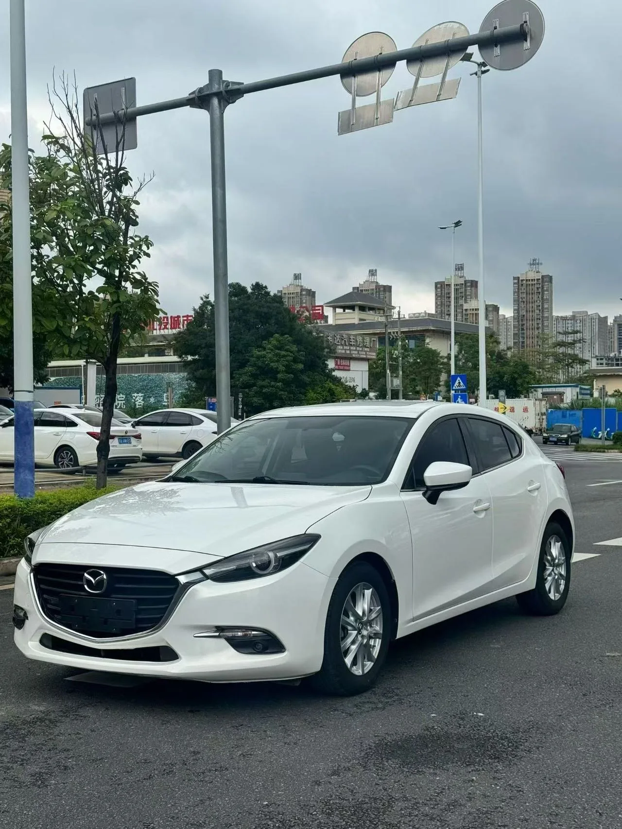 Mazda3 Axela 2017 Hatchback 1.5L Automatic Luxury Model (China V Emission Standard)
