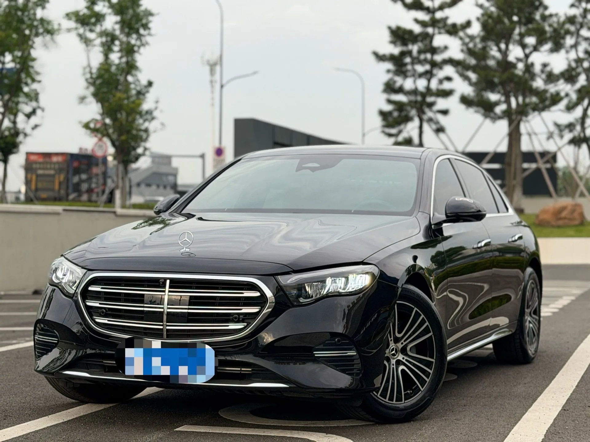2025 Mercedes-Benz E-Class E 260 L 48V 2.0T Automatic