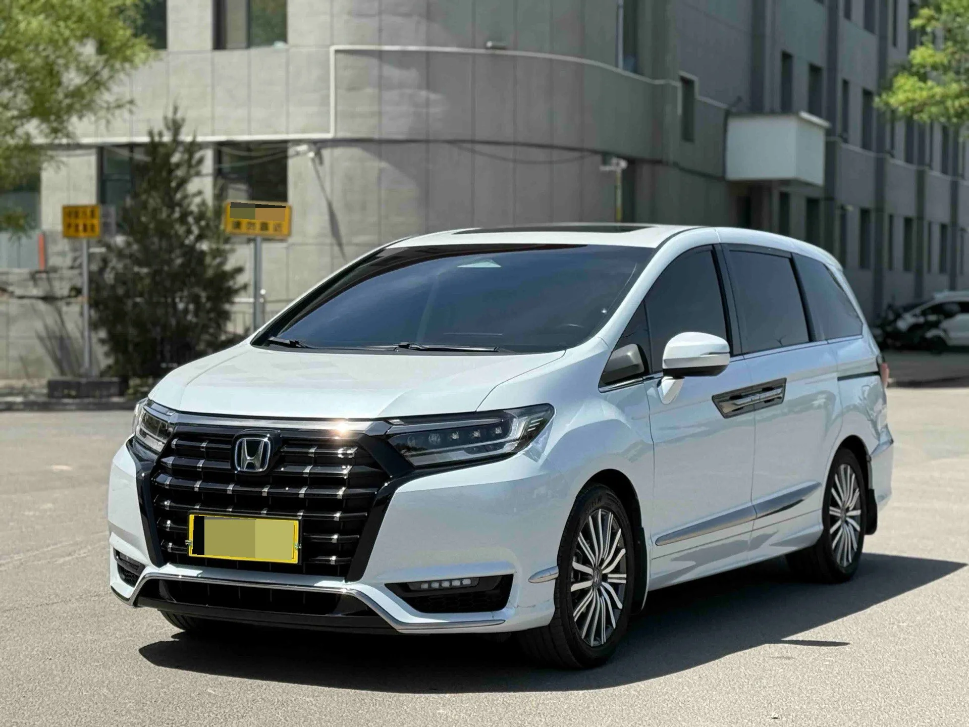 Elysion 2022 2.0L e:HEV Luxury First Edition