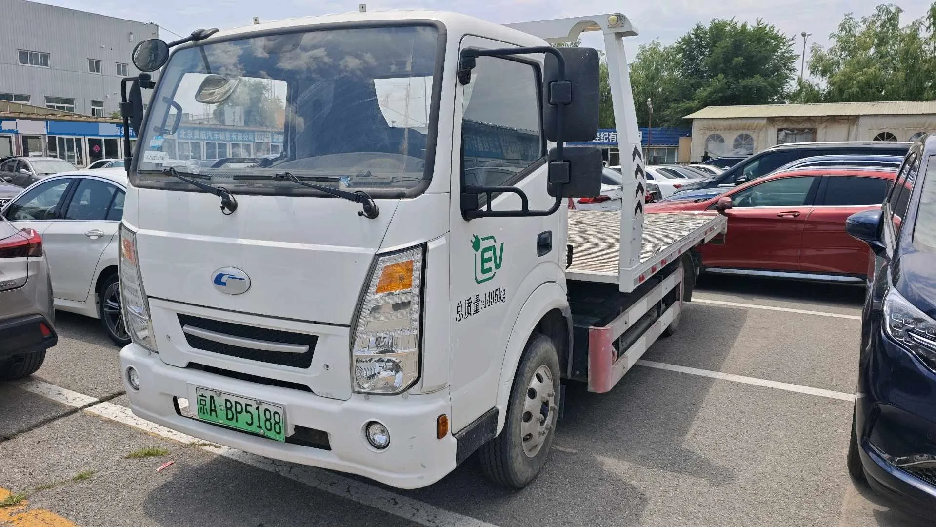 New Chufeng 2024 Model Chufeng M-Class 4.01-meter Single-Cab Van-Style Light Truck, Guoxuan 57.6 kWh, Automatic Transmission