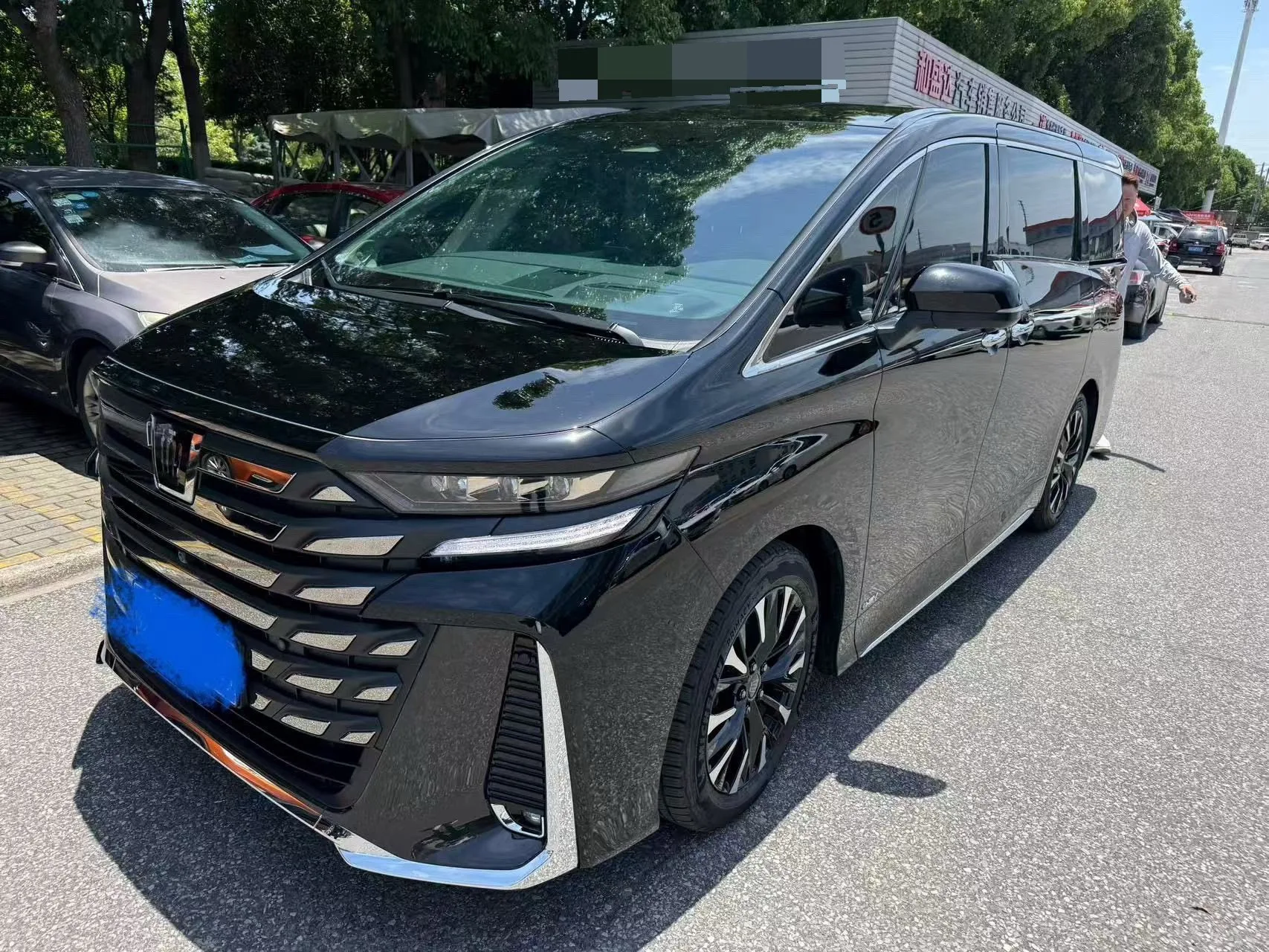 Toyota Vellfire (Imported) 2024 Crown Vellfire 2.5 CVT Supreme Executive Edition Automatic Transmission