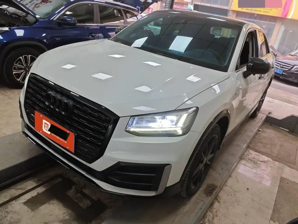 Audi Q2L 2021 35 TFSI Fashion Elegance