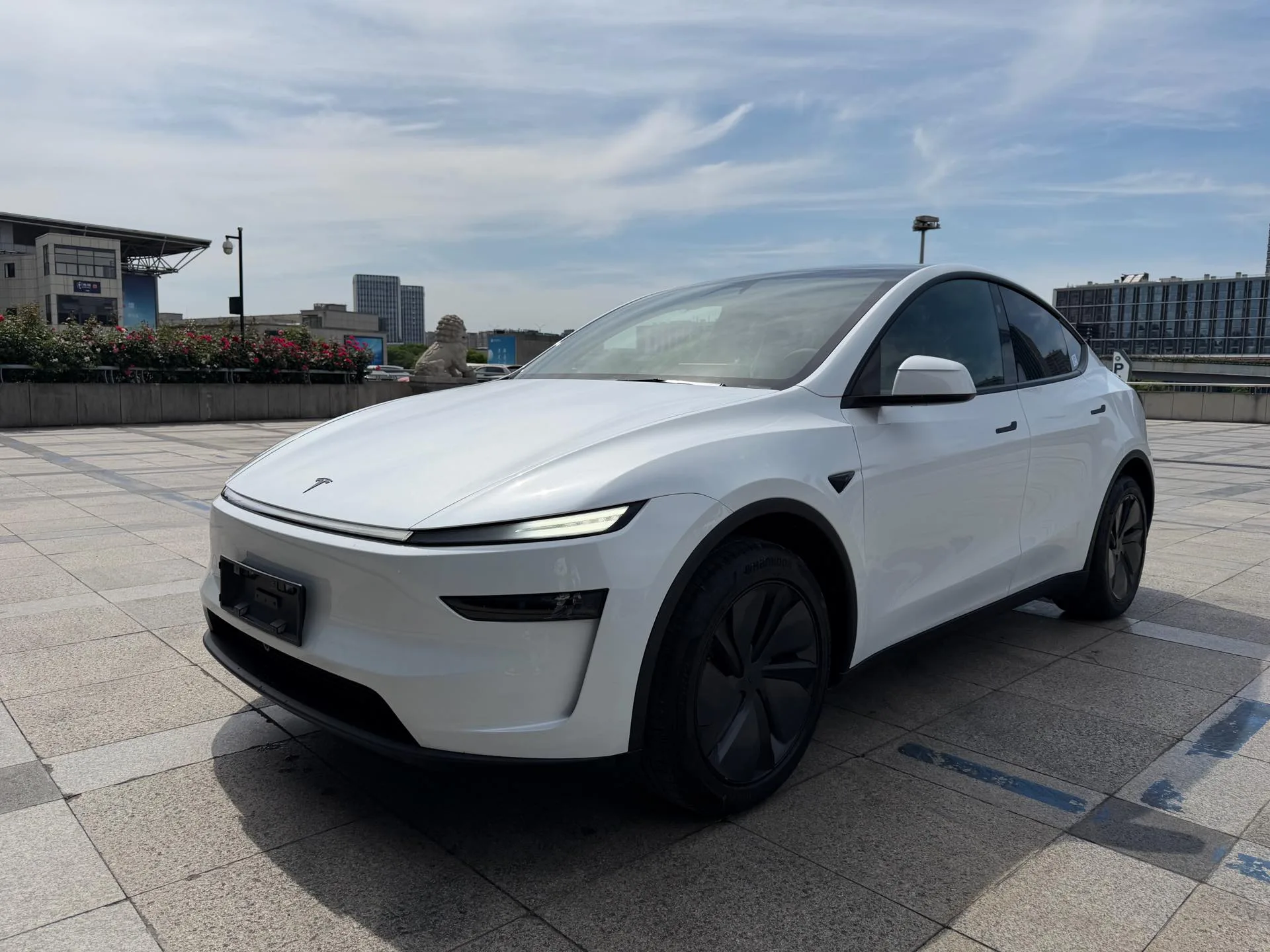 Tesla 2026 Model Y Long Range All-Wheel Drive Automatic