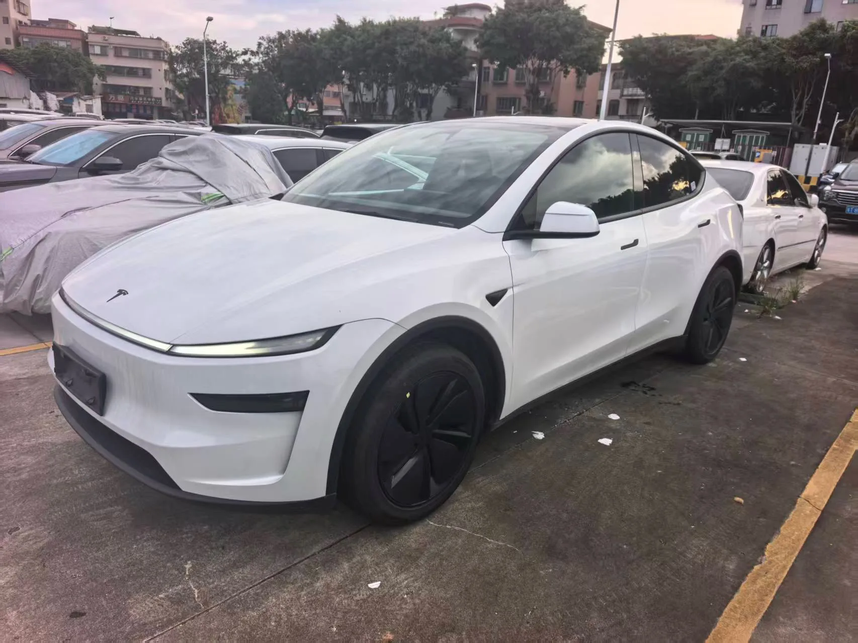 Tesla 2026 Model Y Long Range All-Wheel Drive Automatic