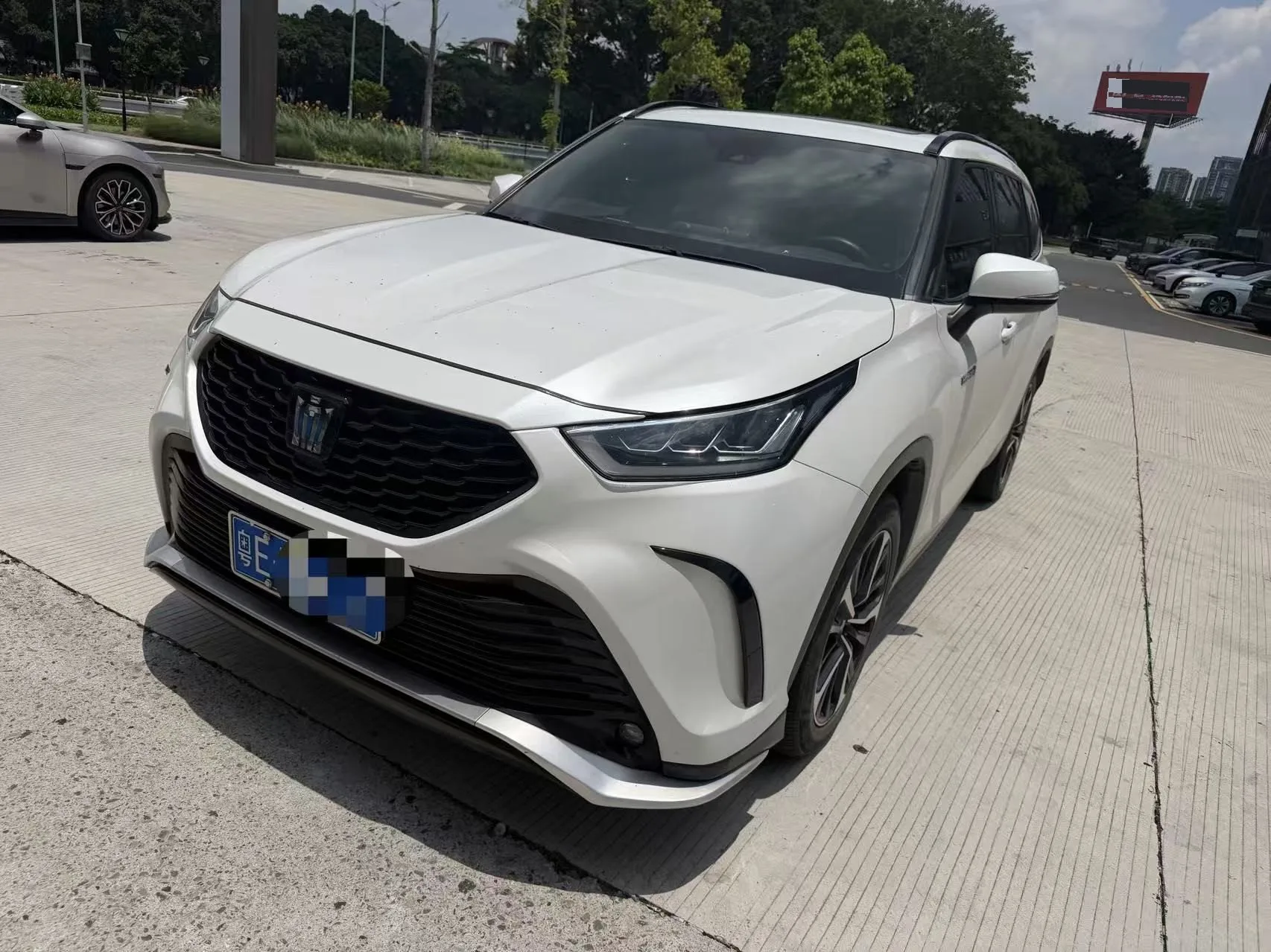 Crown Land Cruiser 2022 2.5L HEV 4WD Luxury Edition