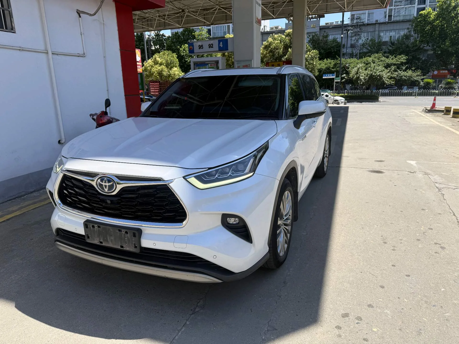 2022 Toyota Highlander Hybrid 2.5L AWD Supreme Edition 7-Seater