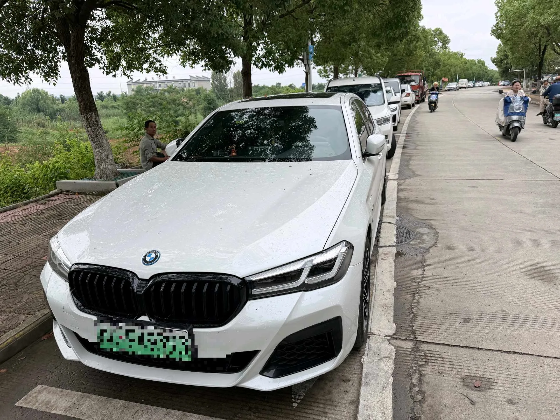 BMW 5 Series PHEV 2022 Facelift 535Le Luxury Package