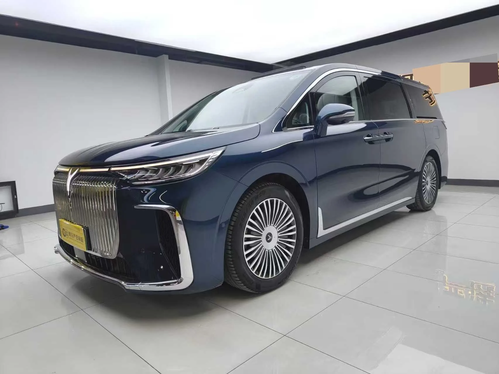 Lan图 2025 Dreamer PHEV 1.5T AWD Flagship Kunpeng Edition Automatic
