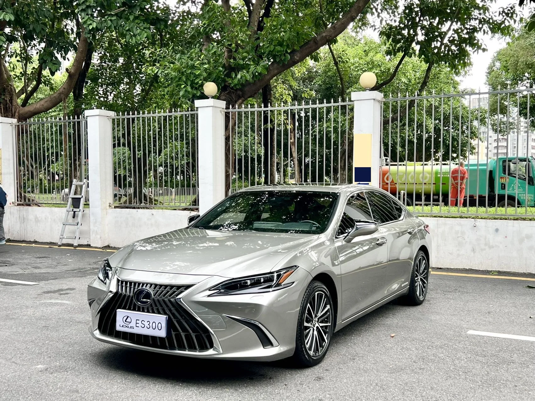 2021 Lexus ES 300h Premium Edition