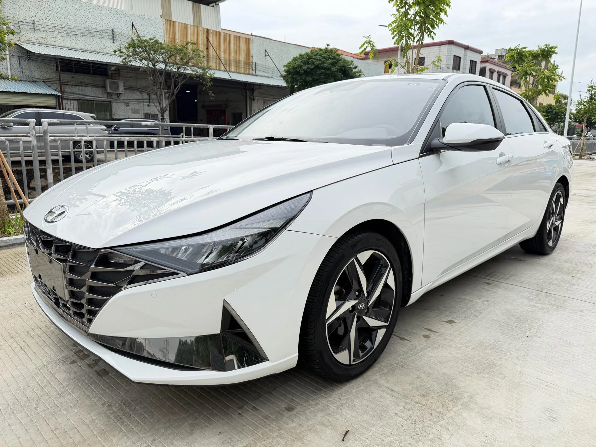 Hyundai Elantra 2022 1.5L CVT LUX Premium Edition