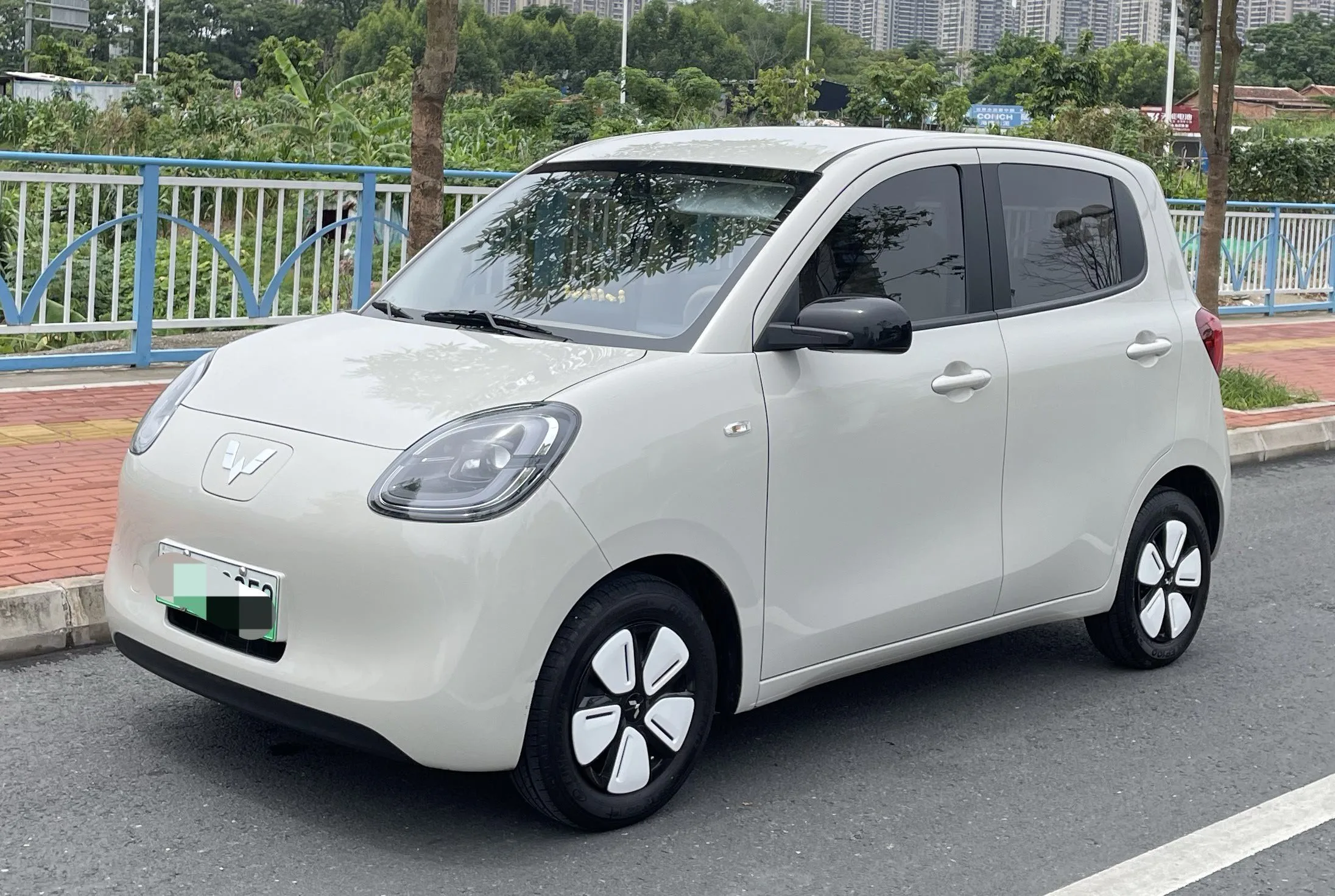 Wuling 2025 Hongguang MINI EV Four-Door Premium Edition Automatic