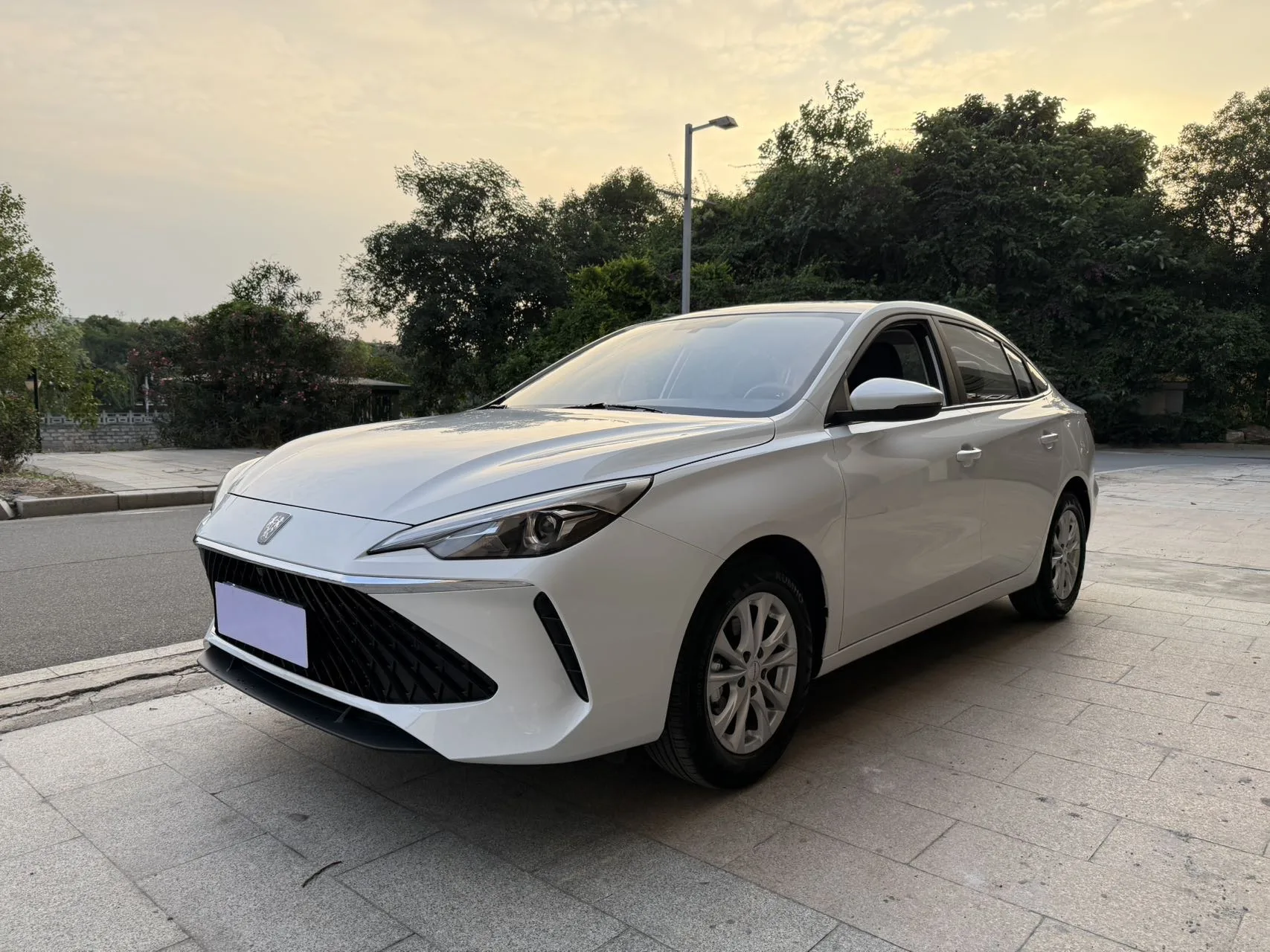 Roewe 2026 i5 1.5 CVT Luxury Edition Automatic