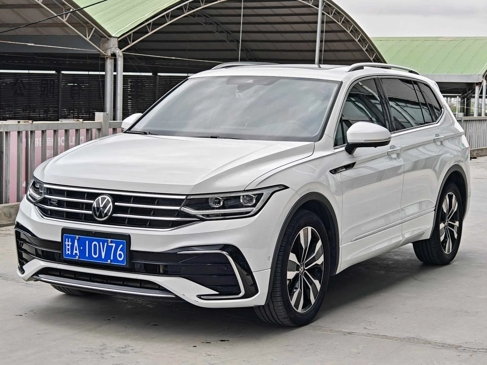 Volkswagen 2023 Tiguan L R-Line 2.0TSI 330TSI 2WD R-Line Premium Edition (Facelift) Automatic Transmission