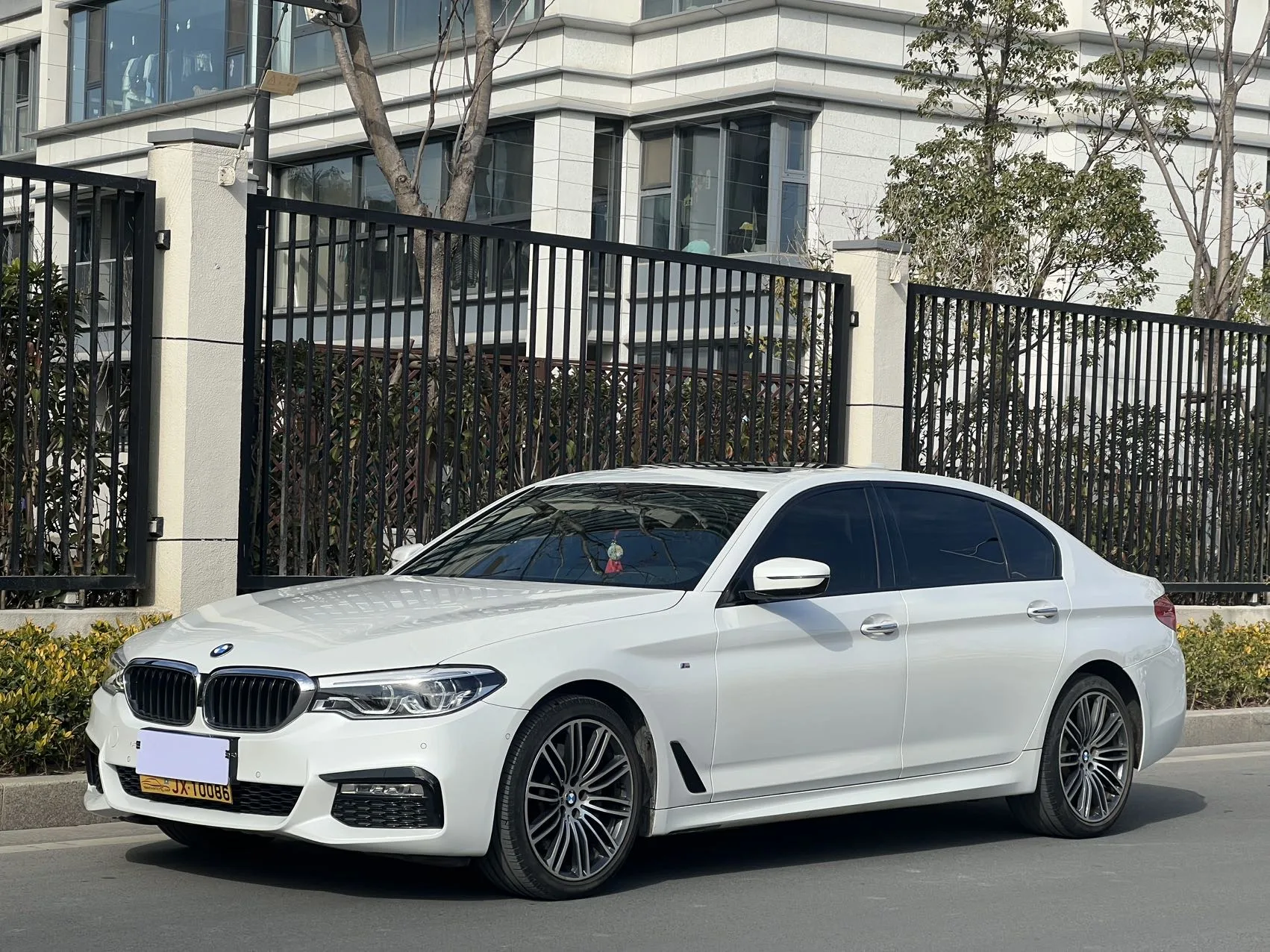 2018 BMW 5 Series 530Li Leading Edition M Sport Package