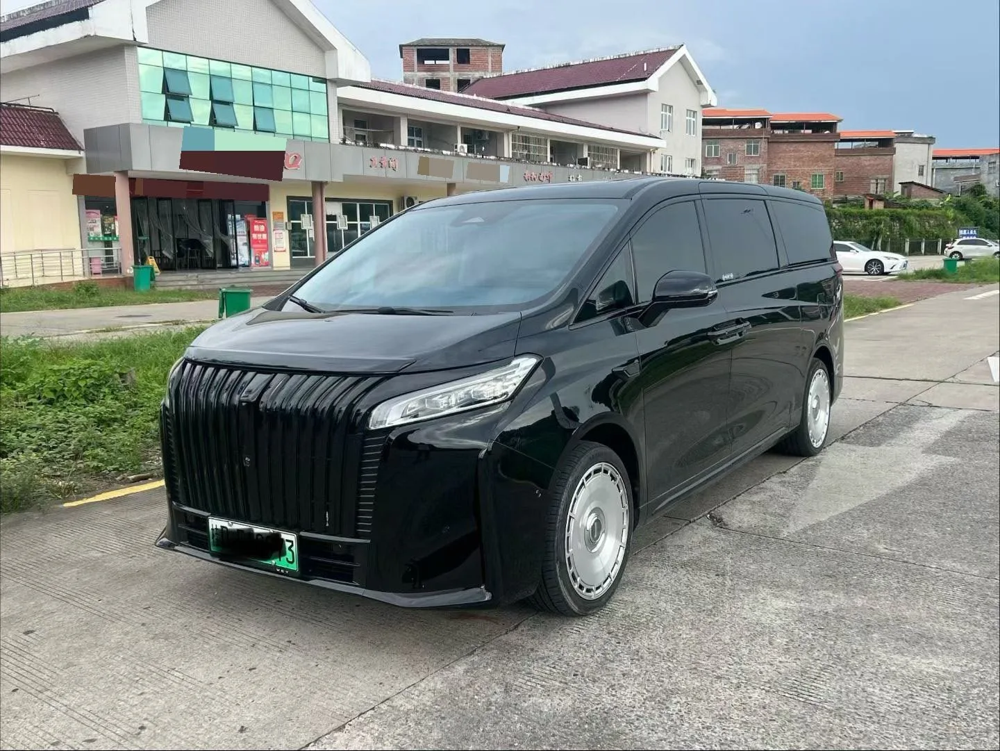 Takayama DHT-PHEV 2024 Model Year, All-Wheel Drive Executive Long-Wheelbase Edition